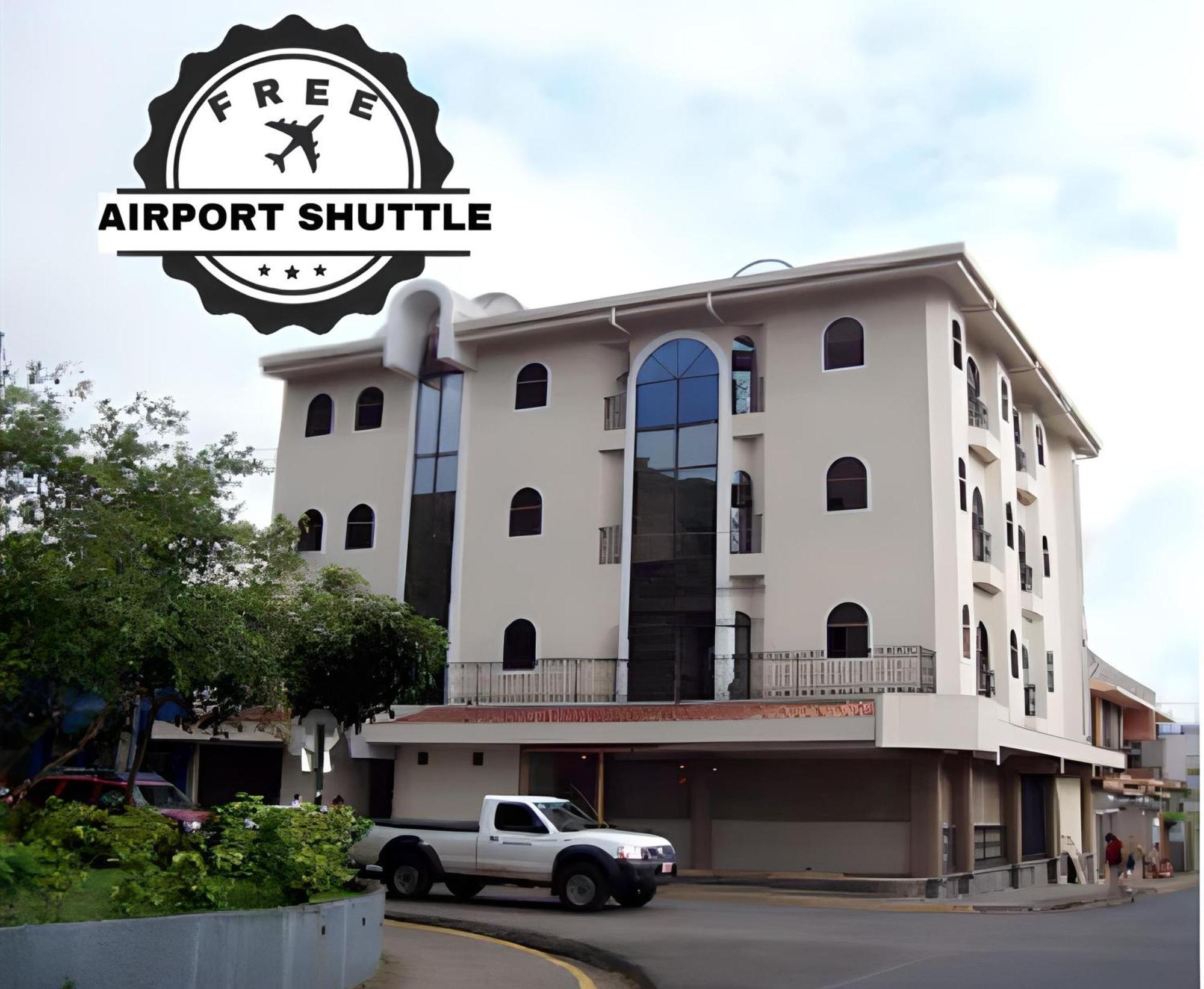 Alajuela Backpackers Airport Hostel Exterior photo